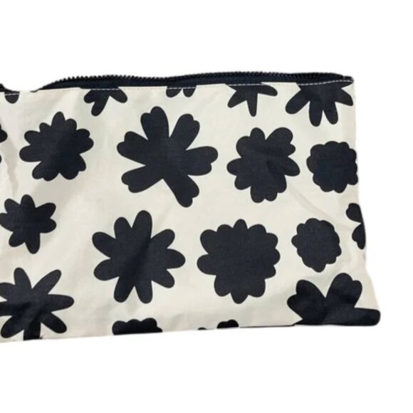 Storq / Kindred Bravely carryall diaper bag // beige + black flowers